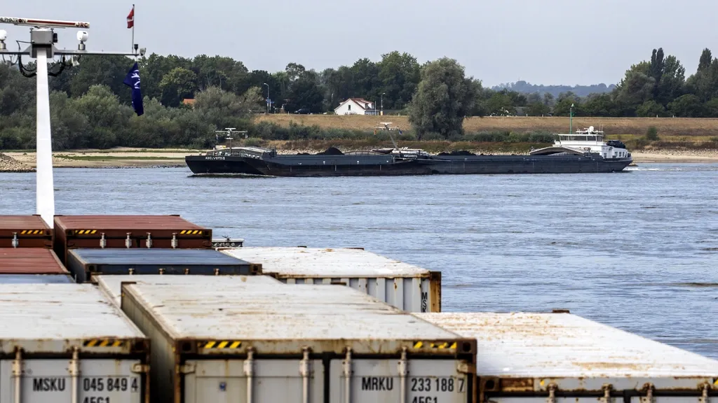 Drought Exposes Economic Value of Dutch Waterways