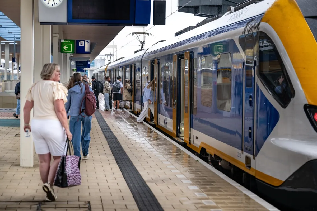 The ‘social’ train subscription suddenly turns out to be anything but social