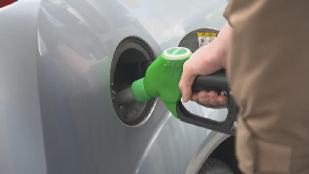 Major suppliers to push gasoline price to a new record tomorrow