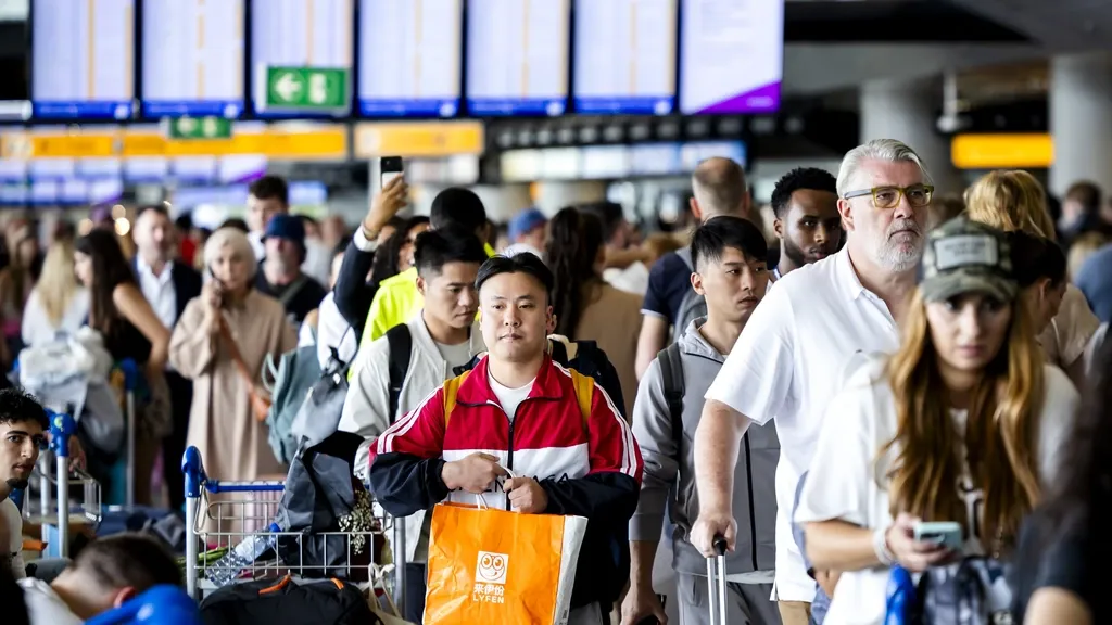 Schiphol and unions reach agreement, security guards call off strike