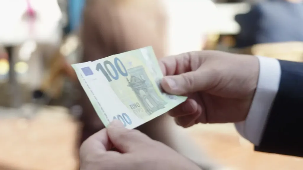 'Do you have change from 100?' — bigger banknotes in ATMs seem to be catching on