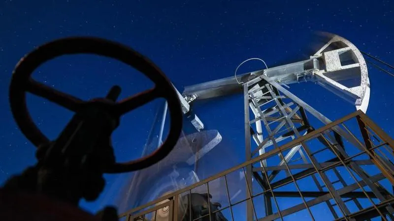 Brent oil rises above $107 for first time since Sept. 29 amid market tensions