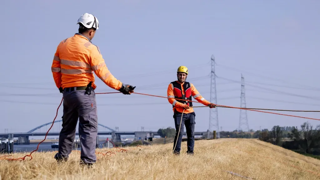 Smarter power grid could save billions in expansion — experts say