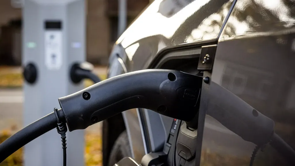 Peak-hour electricity use to be more expensive for everyone from 2029, off-peak cheaper