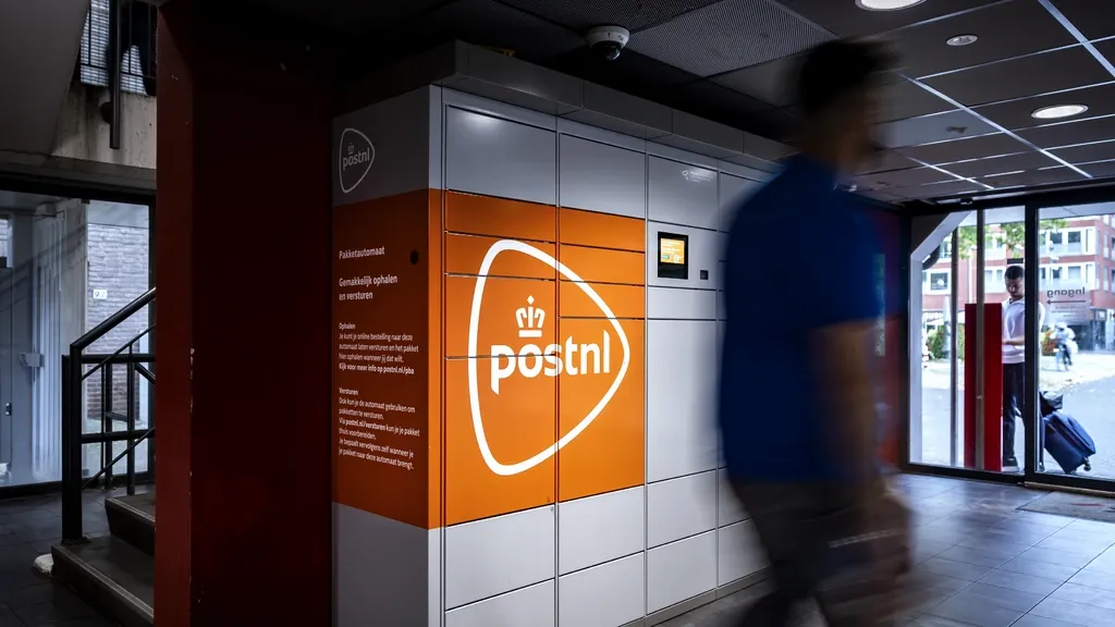 PostNL delivers fewer parcels, mainly due to drop in packages from Asian webshops